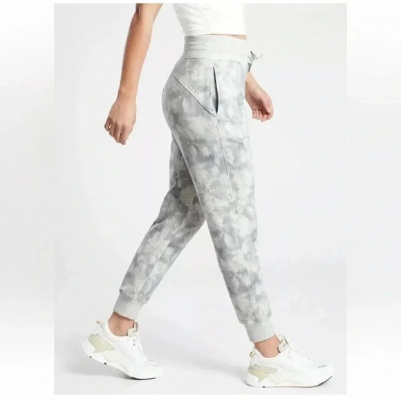 Athleta Balance Gray Printed Joggers Size Medium Tall - Picture 11 of 13